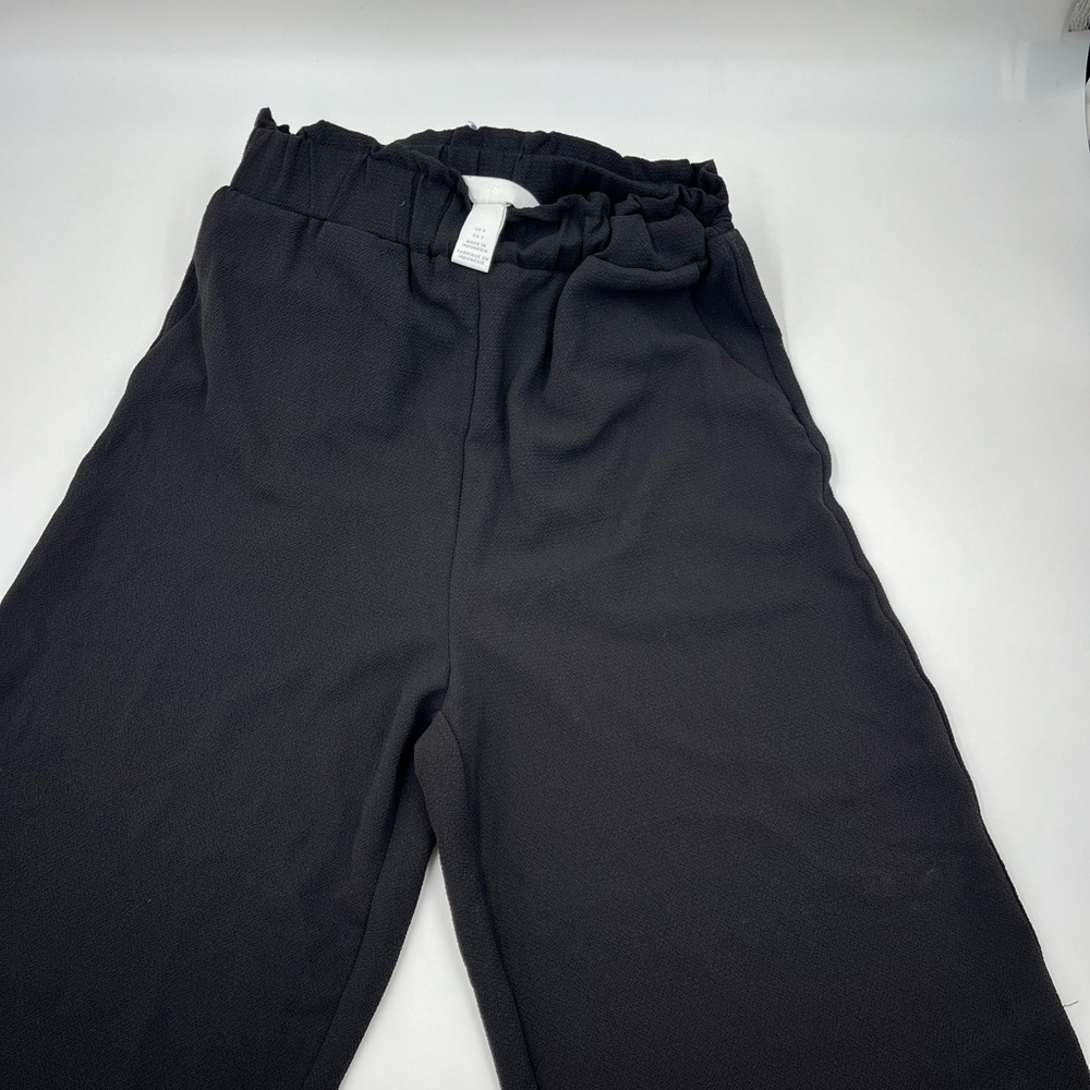 H&M Black Ankle Cropped Pants